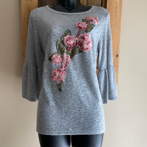 I Joah 3/4 Sleeve Gray Floral Embroidered Sweater With Bell Sleeves Size Large